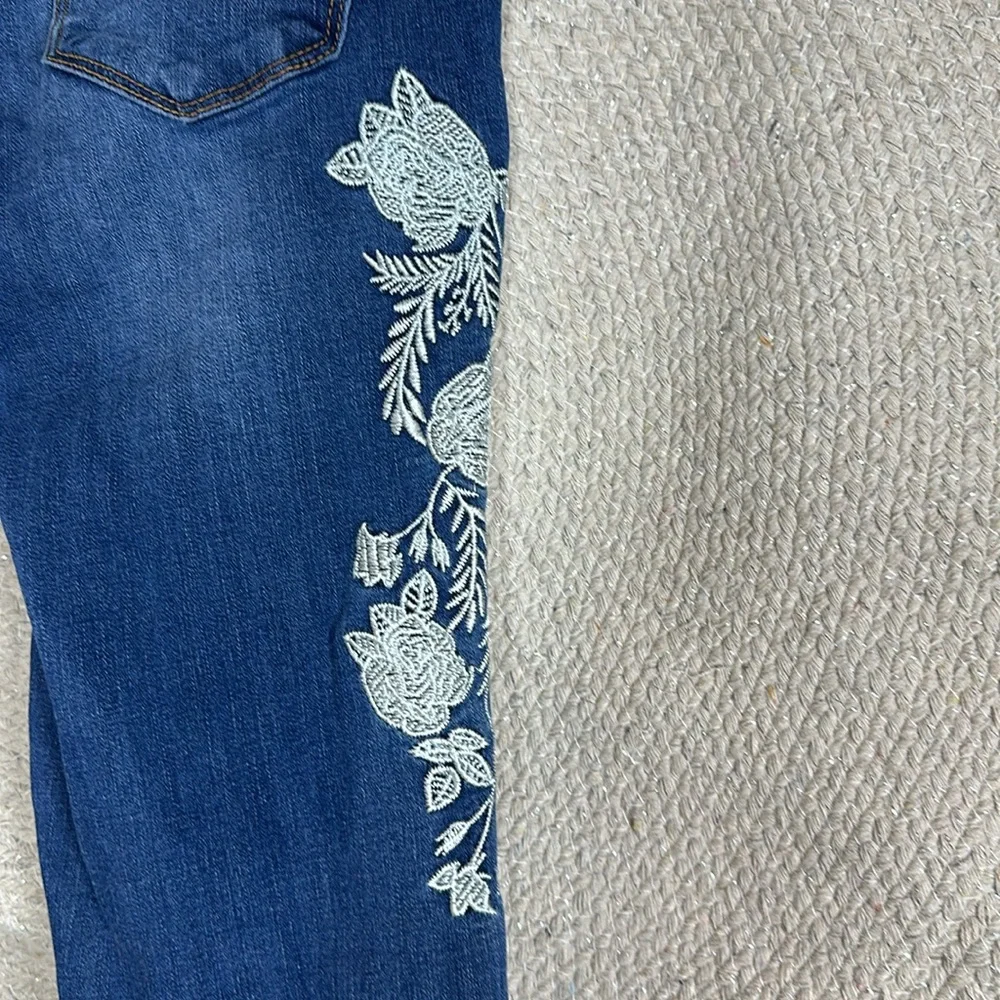 Sold - Picture 6 of 8